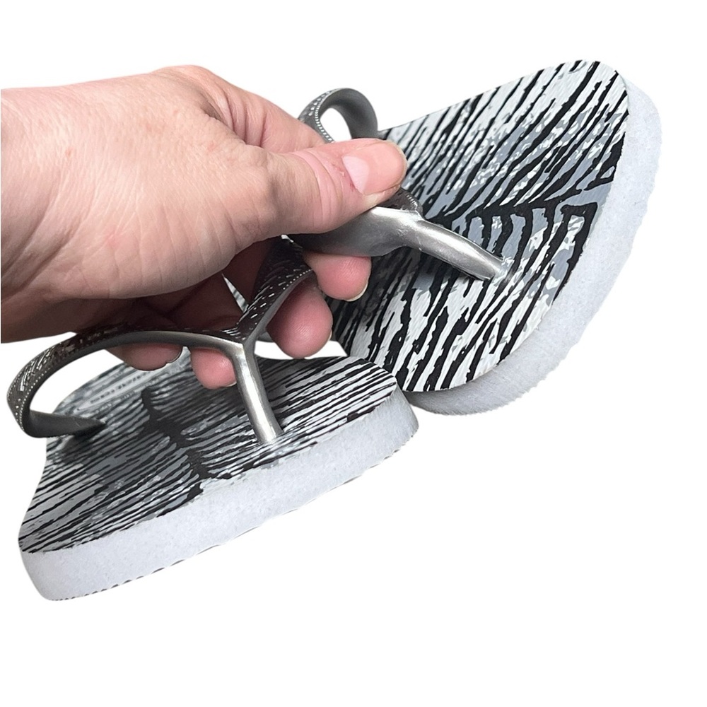 Havaianas animals top flip flop sandals in zebra print gray black silver - Picture 3 of 6